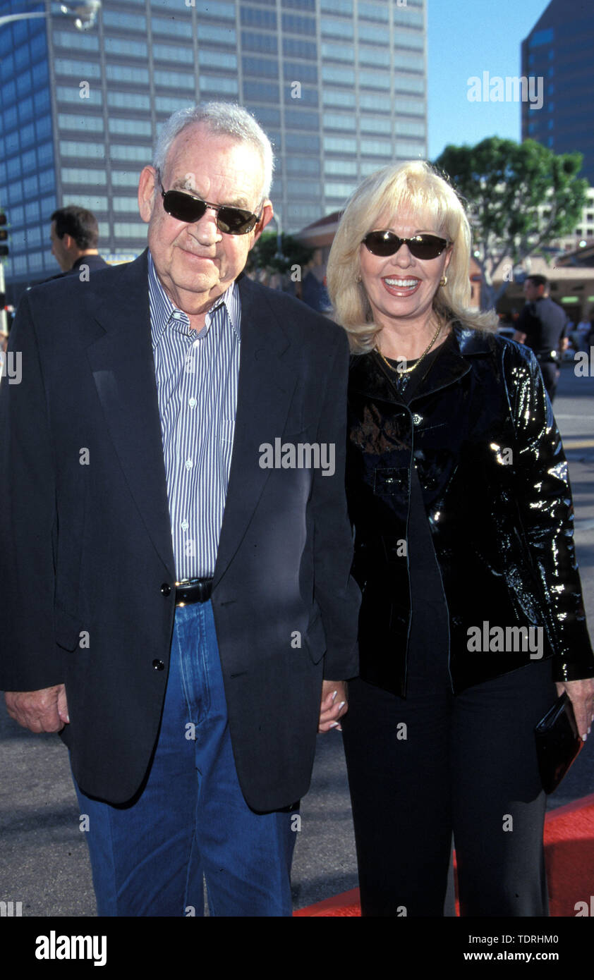 Jul 25, 1999; Los Angeles, CA, USA; Actor TOM BOSLEY with his wife @ the  premiere of 'Runaway Bride'.. (Credit Image: Chris Delmas/ZUMA Wire Stock  Photo - Alamy