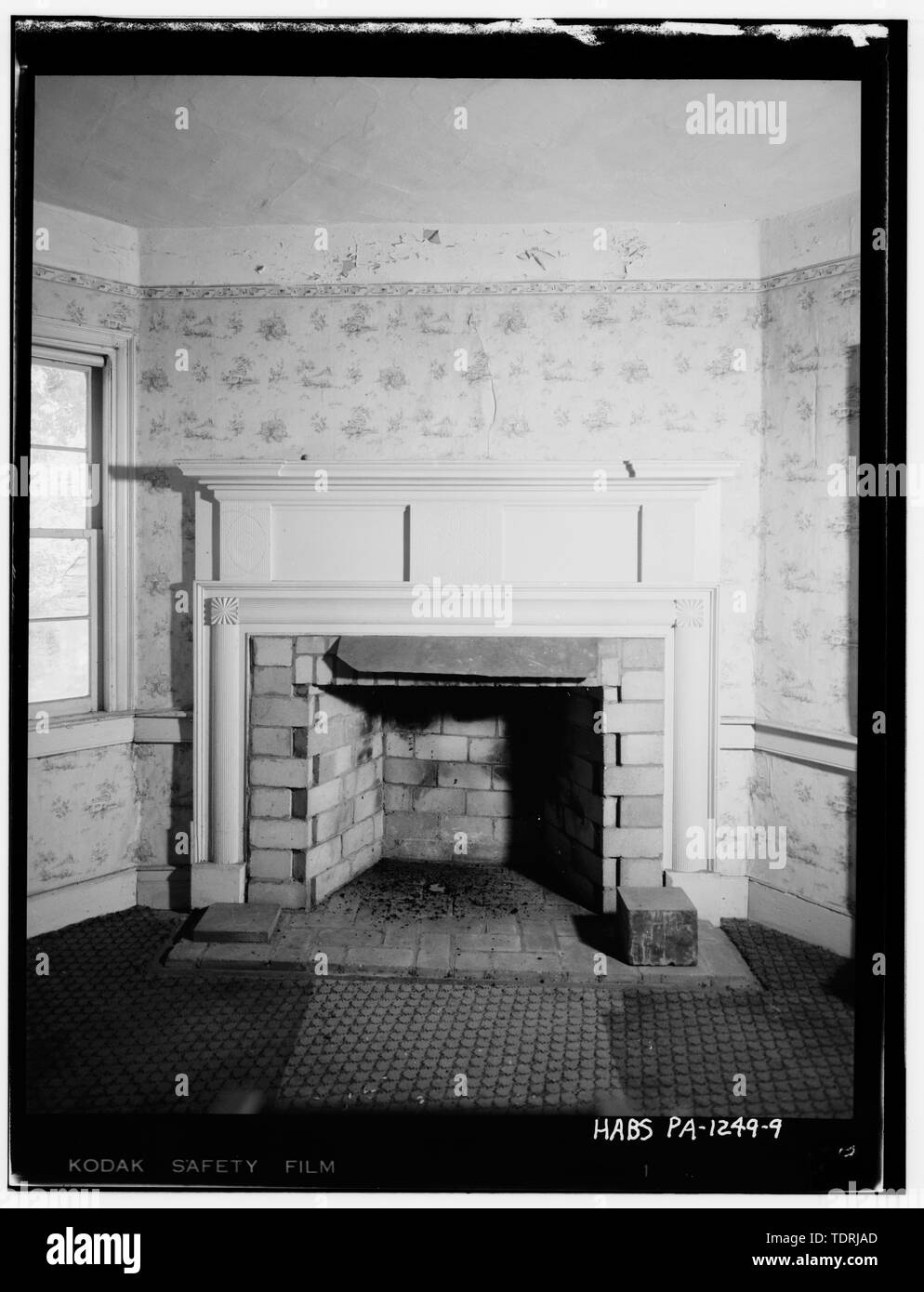 Photographer- unknown; date- unknown FIREPLACE IN DINING ROOM - Slateford House, U.S. Route 611 and T709, Portland, Northampton County, PA Stock Photo