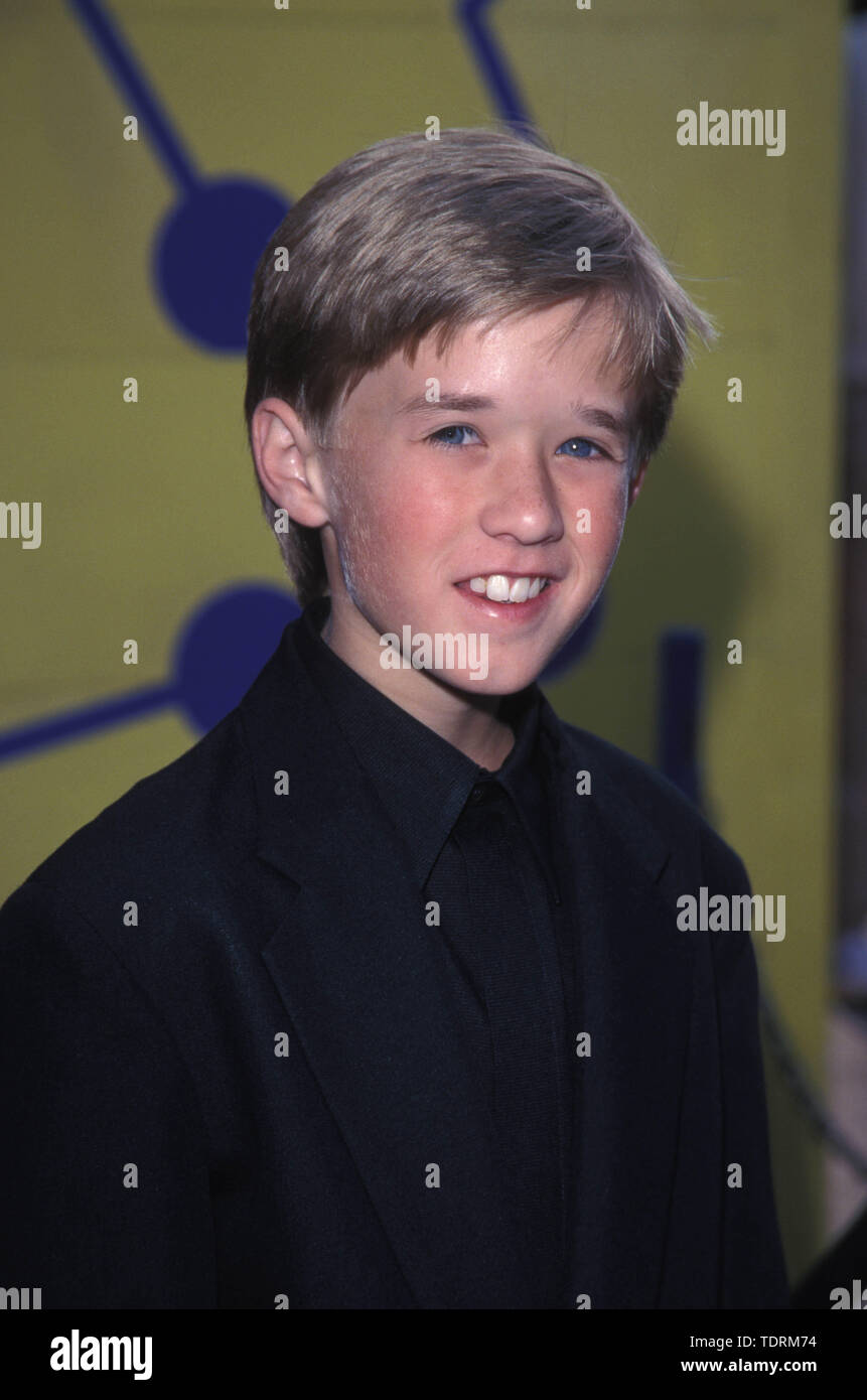 Nov 07, 1999; Los Angeles, CA, USA; Phenomenal young actor HALEY JOEL OSMENT at the 1999 Youngstars Awards. (Credit Image: © Chris Delmas/ZUMA Wire) Stock Photo