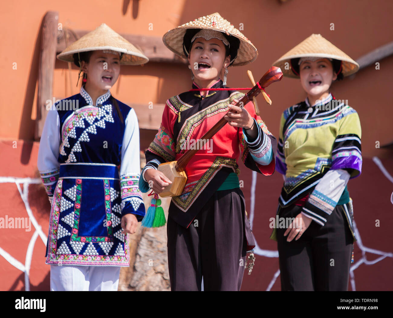 Yunnan ethnic minorities hi-res stock photography and images - Alamy