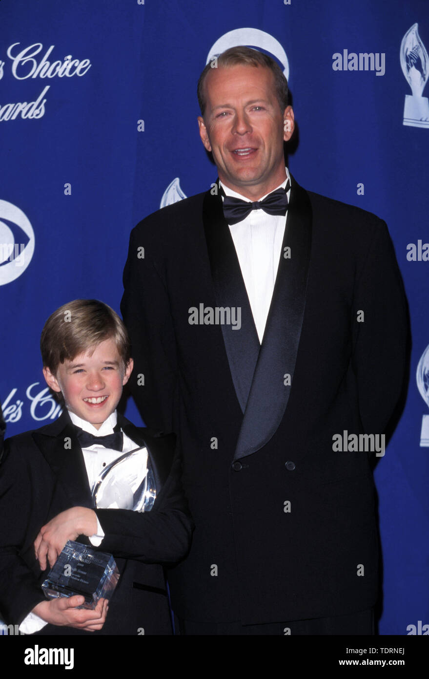 Jan 09, 2000; Los Angeles, CA, USA; Phenomenal young actor HALEY JOEL OSMENT with actor BRUCE WILLIS at the 2000 People's Choice Awards. (Credit Image: © Chris Delmas/ZUMA Wire) Stock Photo