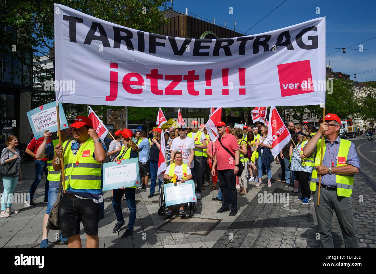 Hanover Germany 18th June 2019 Bank Employees Of Commerzbank