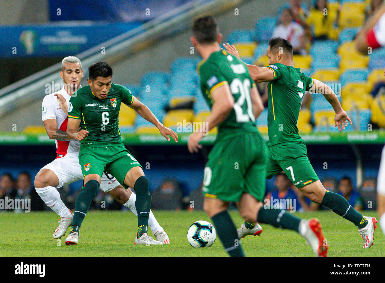 Rio De Janeiro, Brazil. 18th June, 2019. Saavedra Flores (Zagueiro) and Miguel Trauco (Zagueiro) during a match between Bolivia and Peru, valid for the group stage of the Copa America 2019, held this Tuesday (Maracanã Stadium) in Rio de Janeiro, RJ. Credit: Celso Pupo/FotoArena/Alamy Live News Stock Photo