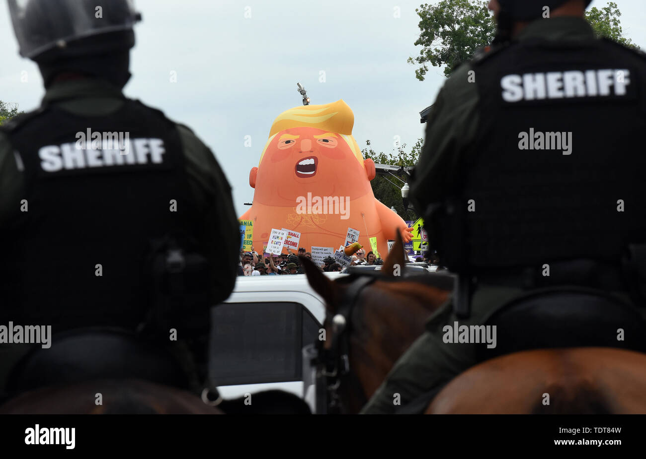 Orlando, Florida, USA. 18th June, 2019. Police separate Trump supporters and Trump protesters near the site of a Make America Great Again rally at the Amway Center on June 18, 2019 in Orlando, Florida. The rally is billed as U.S. President Donald Trump's kick-off event for his campaign for re-election in 2020. Credit: Paul Hennessy/Alamy Live News Stock Photo