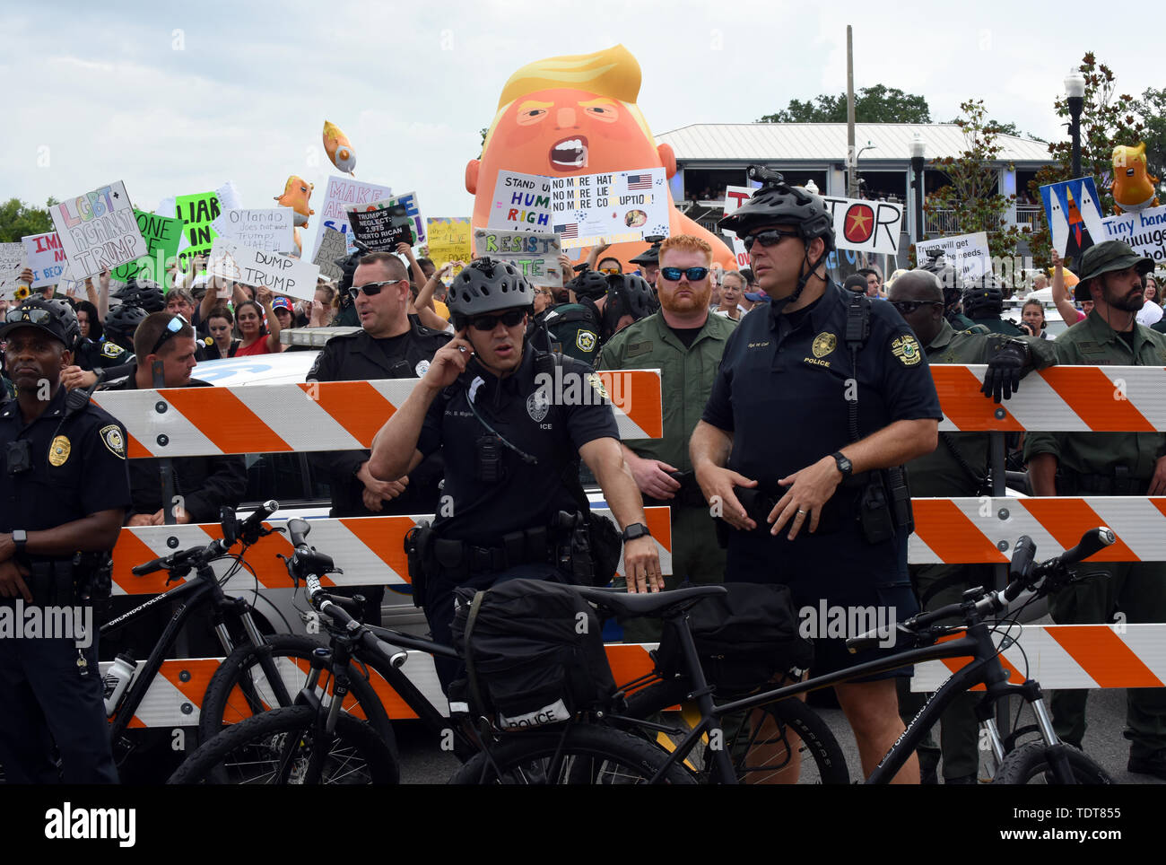 Orlando, Florida, USA. 18th June, 2019. Police separate Trump supporters and Trump protesters near the site of a Make America Great Again rally at the Amway Center on June 18, 2019 in Orlando, Florida. The rally is billed as U.S. President Donald Trump's kick-off event for his campaign for re-election in 2020. Credit: Paul Hennessy/Alamy Live News Stock Photo