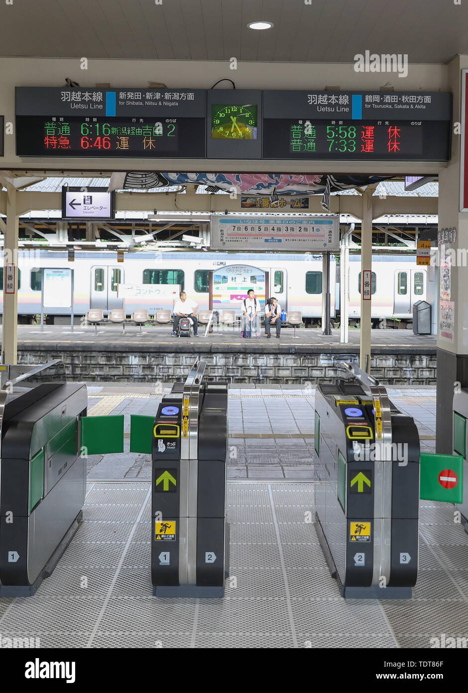Murakami, Japan. 19th June, 2019. Screens show suspended train service