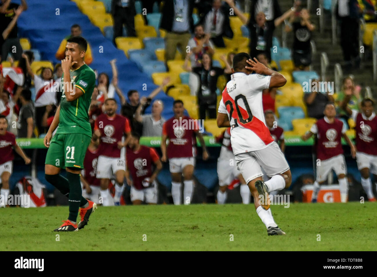 Rio De Janeiro, Brazil. 18th June, 2019. Edison Flores marks the third Peruvian goal during a match between Bolivia and Peru, valid for the group stage of the Copa America 2019, held on Tuesday (18) at the Maracanã Stadium in Rio de Janeiro, RJ. Credit: Nayra Halm/FotoArena/Alamy Live News Stock Photo