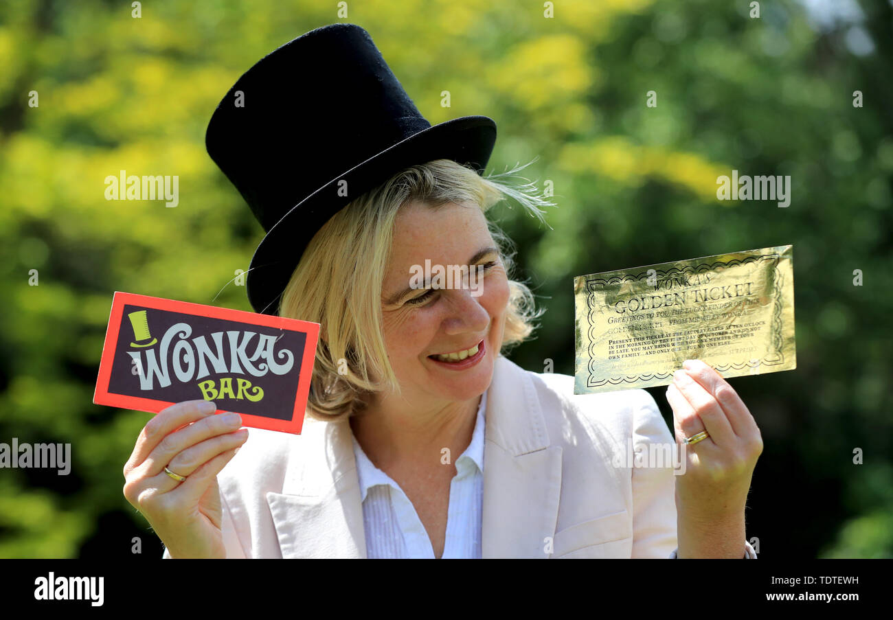 Willy wonka golden ticket hi-res stock photography and images - Alamy