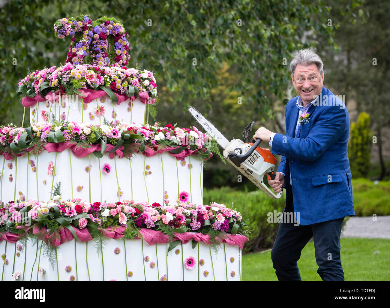 Giant birthday cake hi-res stock photography and images - Alamy