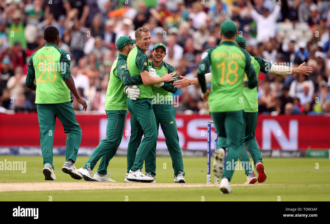 South Africa’s Chris Morris celebrates with his team-mates after taking the wicket of New Zealand’s Tom Latham during the ICC Cricket World Cup group stage match at Edgbaston, Birmingham. Stock Photo