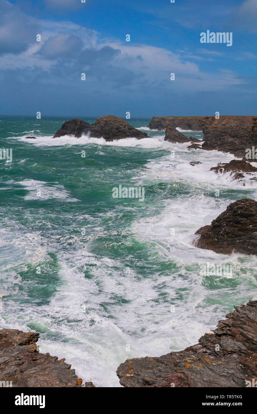 pounding waters along the rocky coast, France, Brittany, Morbihan, Belle-Ile-en-Mer Stock Photo