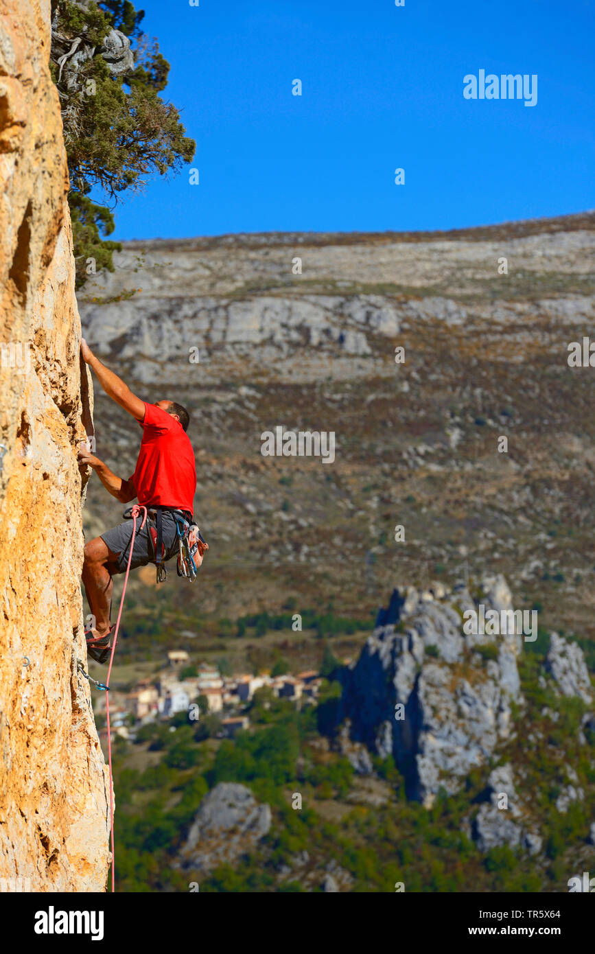 climber at a rock wall in the canyon of Verdon, France, Provence, Canyon Du Verdon, Rougon Stock Photo