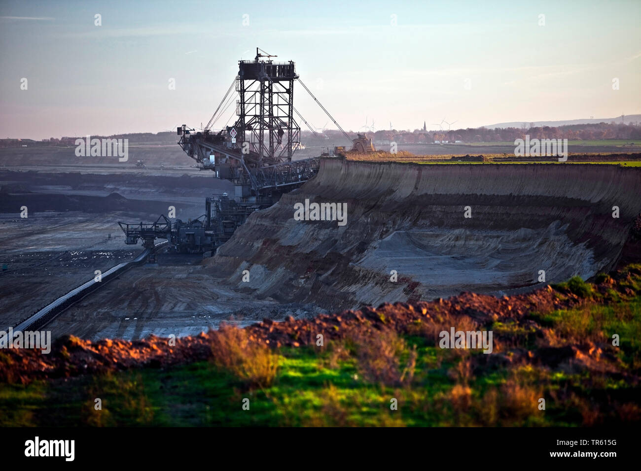 brown coal surface mining with bucket wheel excavator, Germany, North Rhine-Westphalia, Garzweiler, Juechen Stock Photo