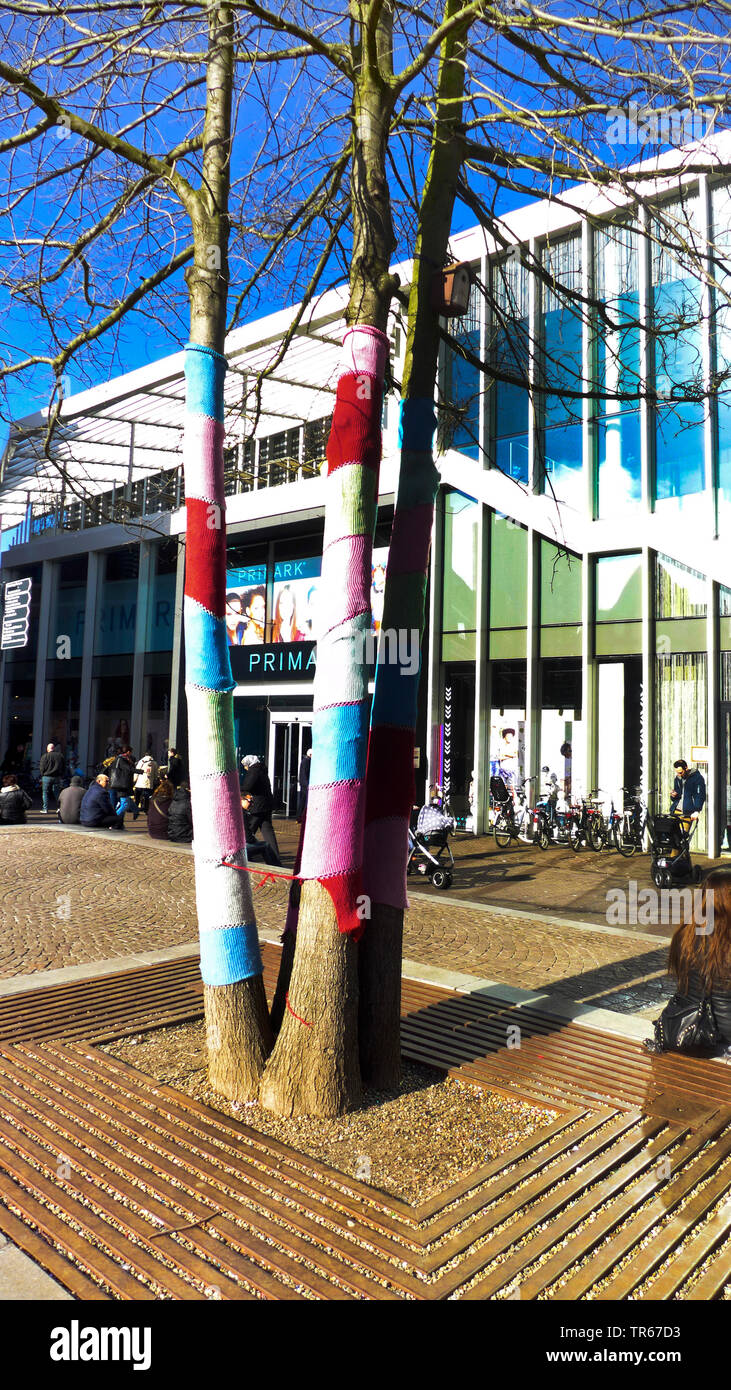 yarn bombing, knit knot tree in town, Germany Stock Photo