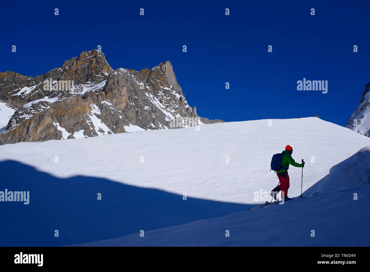 Ski touring in snowy mountain scenery, France, Savoie, Pralognan Stock Photo