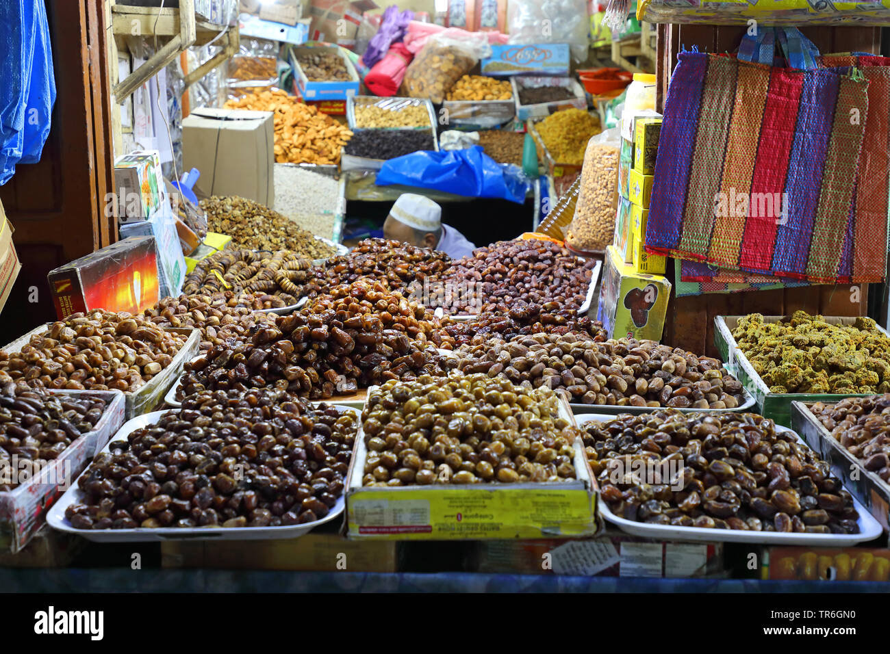 date palm (Phoenix dactylifera), Taroudant, fig sale in Souk, Morocco