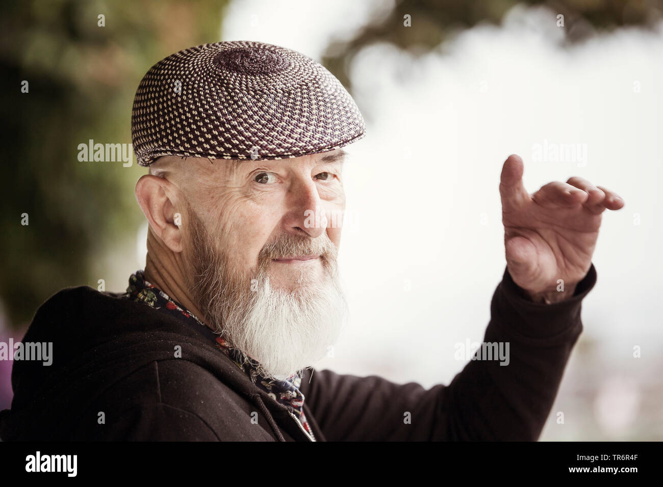 Old man with a beard hi-res stock photography and images - Alamy