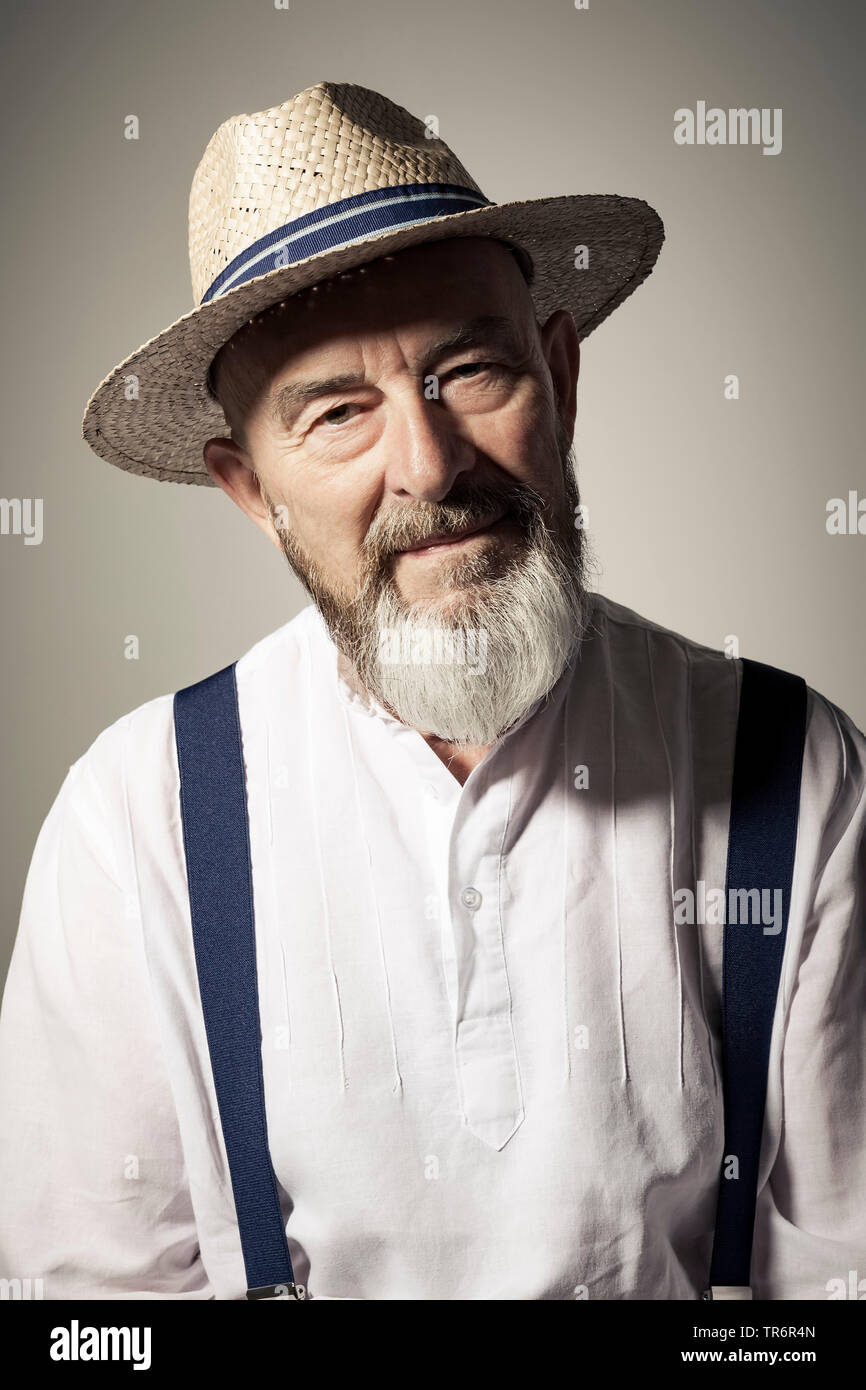 Old man straw hat beard hi-res stock photography and images - Alamy