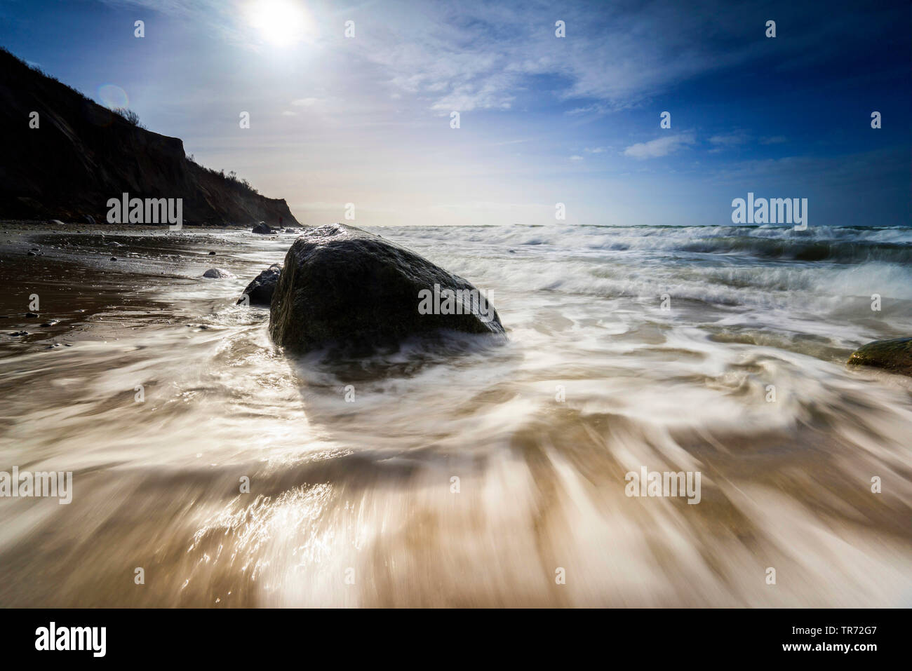 boulder on Baltic Sea beach at low sun, Germany, Mecklenburg-Western Pomerania, Weststrand am Darss, Prerow Stock Photo