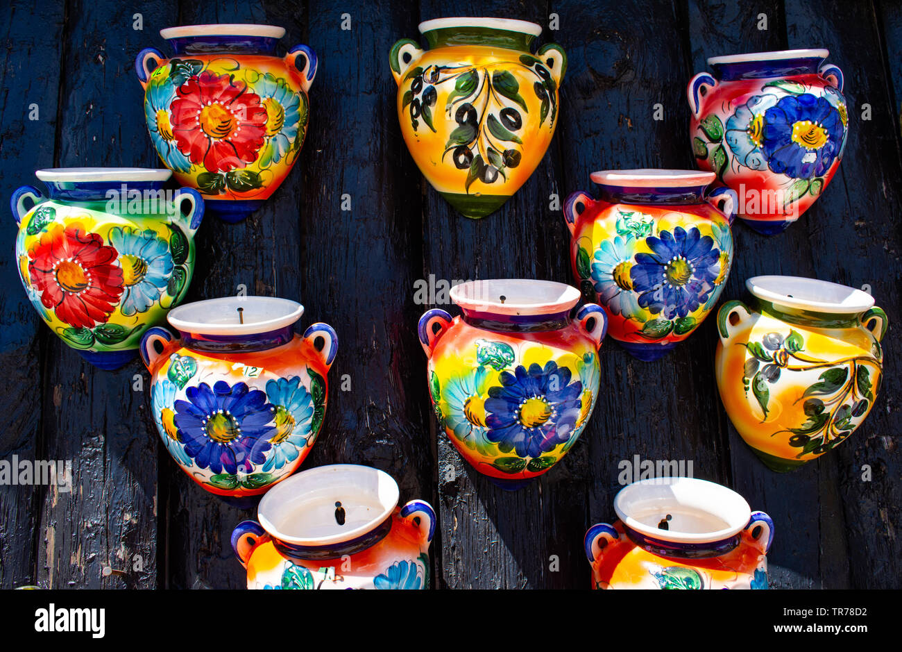 Hand painted pottery hires stock photography and images Alamy