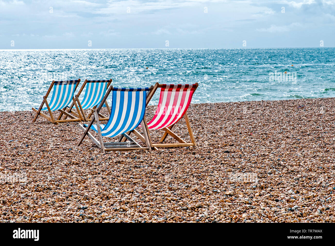 Brighton (England): Deckchairs on the beach;  Liegestühle am Strand in Brighton Stock Photo