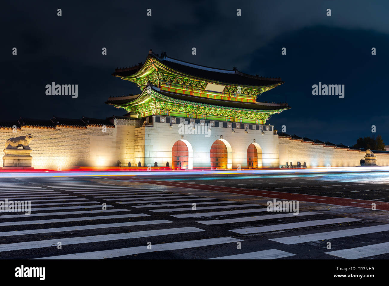 Gwanghwamun gate at Geyongbokgung Palace at night in Seoul, South Korea. Stock Photo