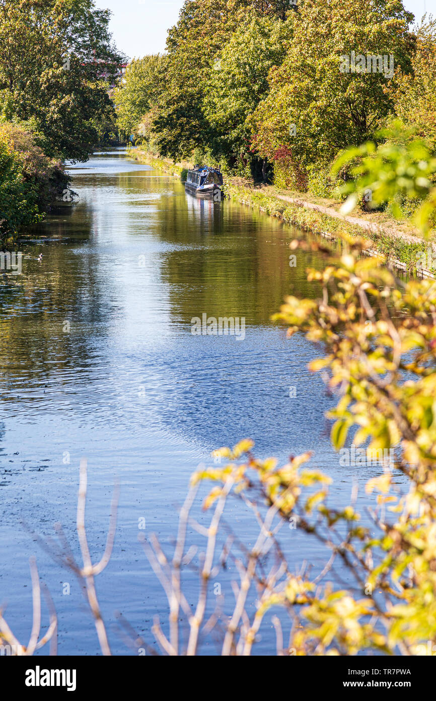 Grand Union Canal at Hayes, Middlesex, UK Stock Photo Alamy