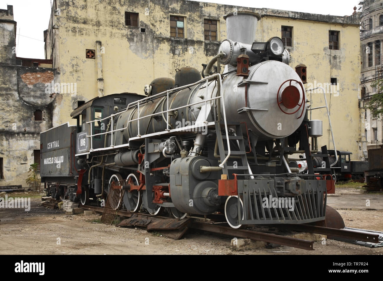 Old steam locomotive in Havana. Cuba Stock Photo - Alamy