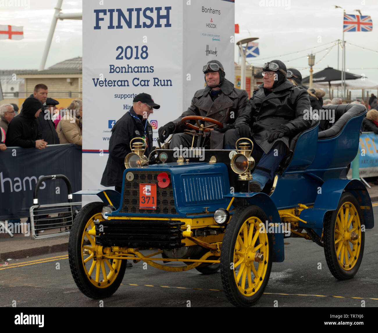 Mr Andreas Arrgard driving his 1904 Pope-Toledo, across the finishing line of the 2018 London to Brighton Veteran Car Run Stock Photo