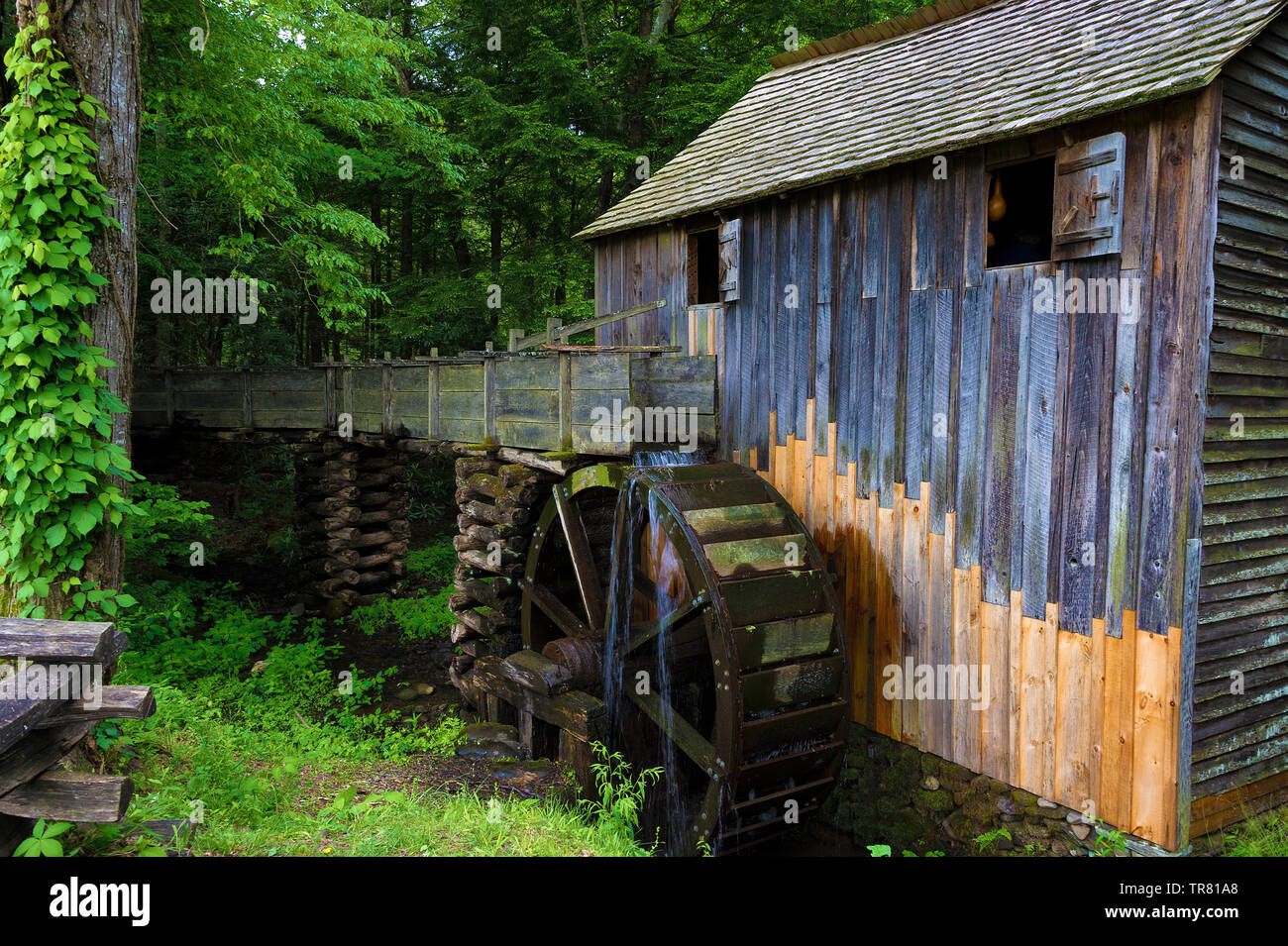 John P. Cable Grist Mill built in the early 1870's in Cades Cove, in Tennessee's Great Smoky Mountains. Stock Photo