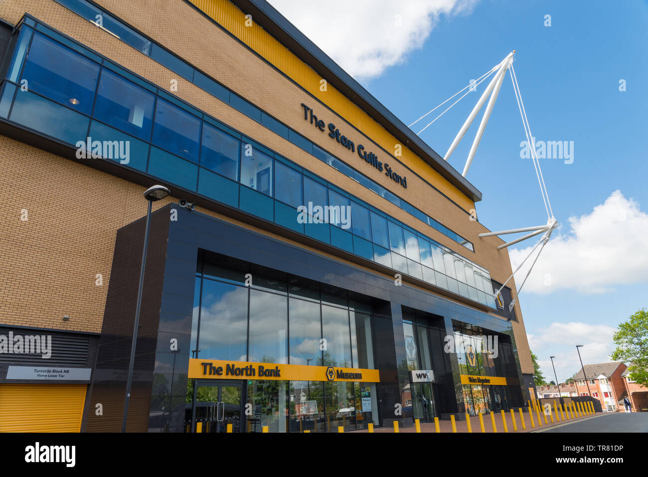 The Stan Cullis stand at Molineux, Wolverhampton Stock Photo - Alamy