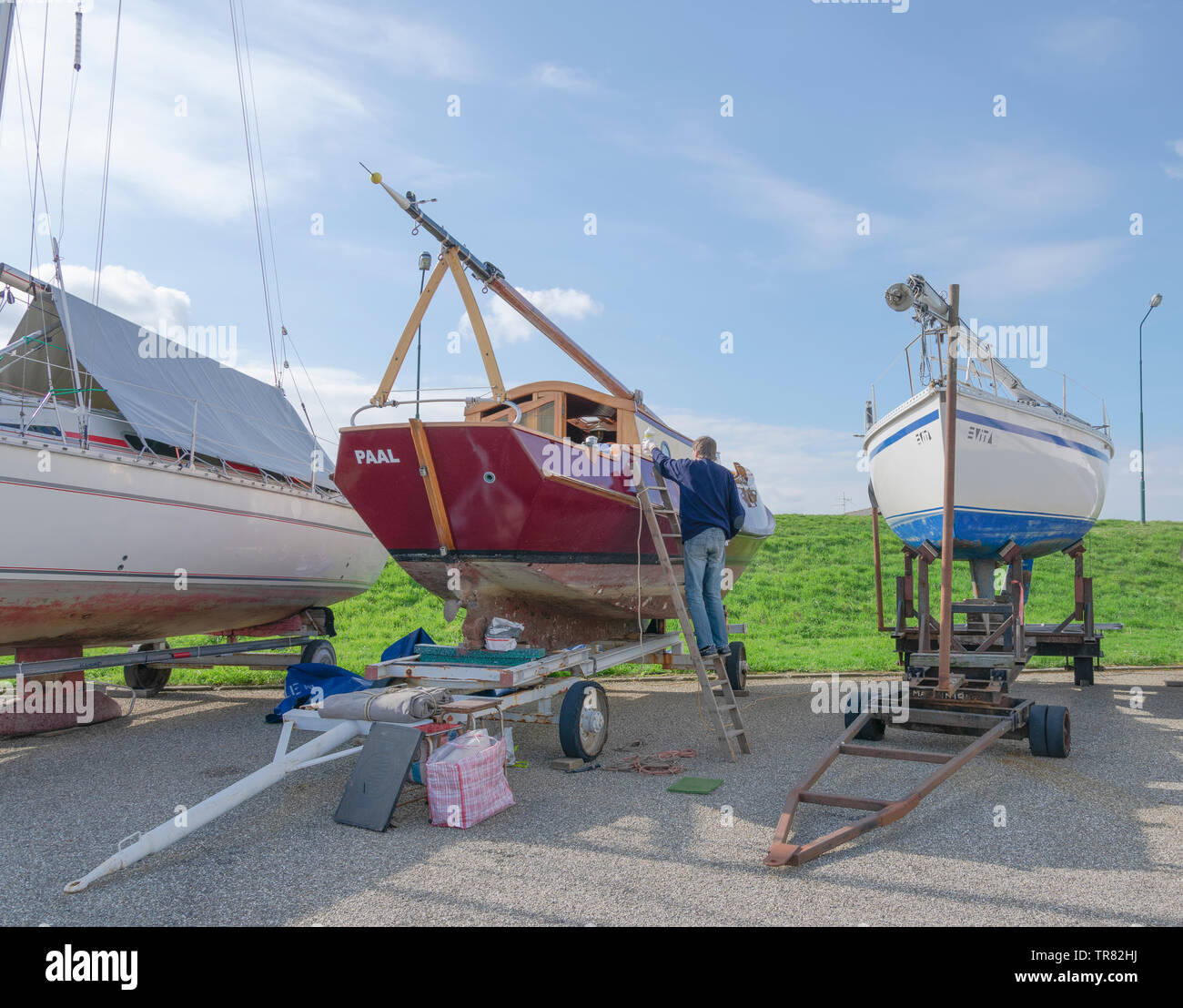 Man sailing boat hi-res stock photography and images - Alamy