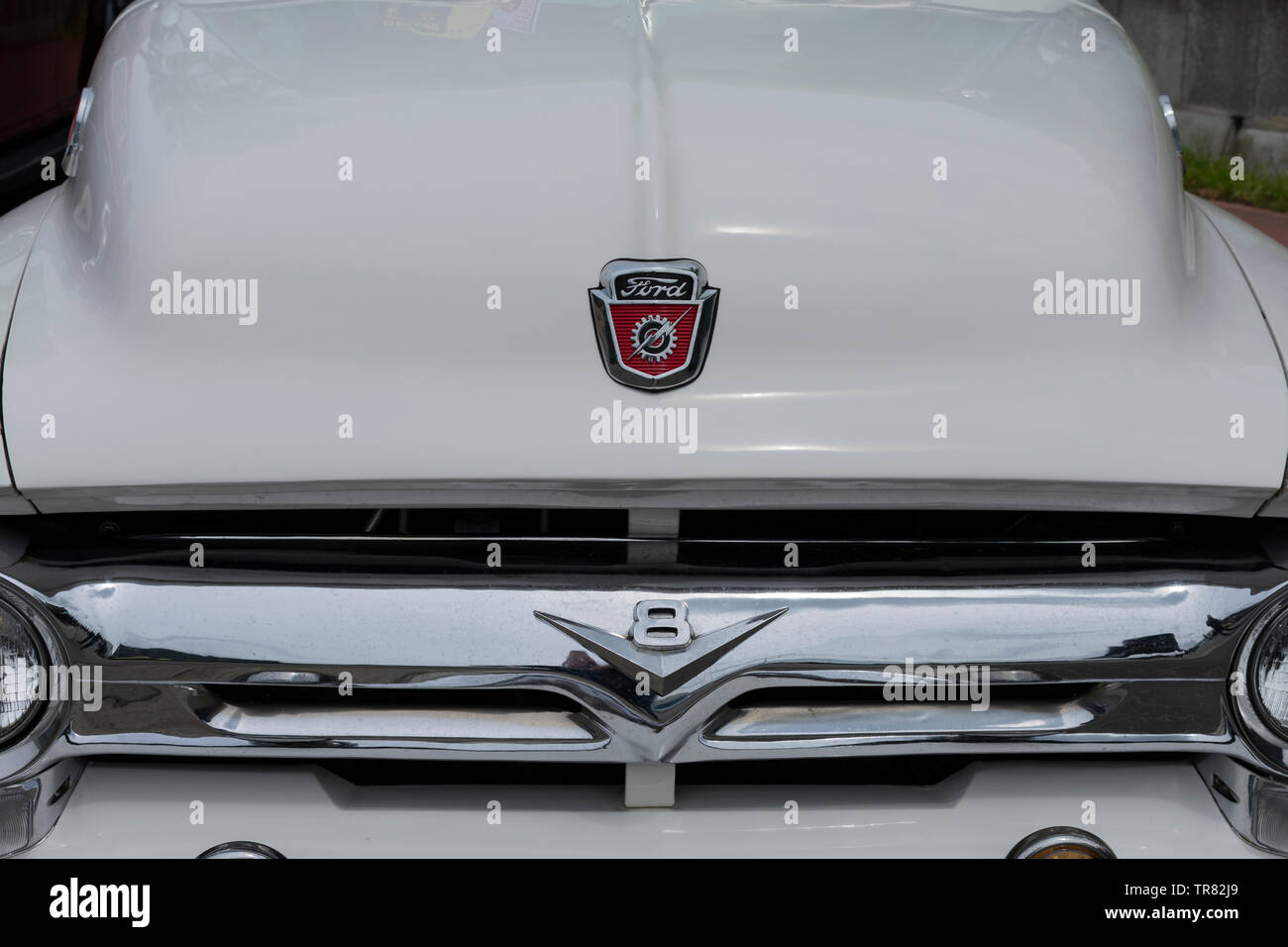 Vintage car front end black hi-res stock photography and images - Alamy