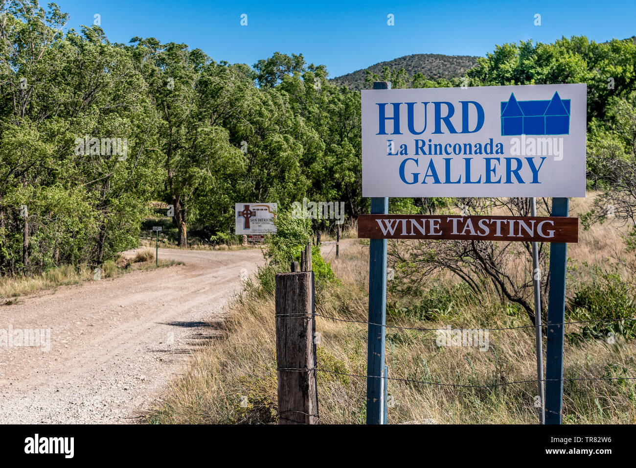 Hurd La Rinconada Gallery sign, Hurd Gallery featuring artists Peter Hurd, Michael Hurd and Henriette Wyeth in San Patricio, New Mexico, USA. Stock Photo