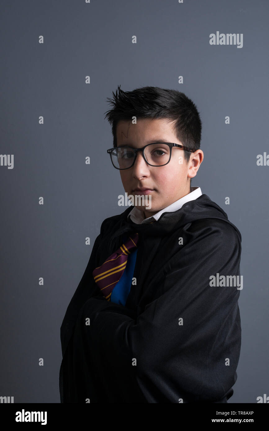 Harry potter costume child hi-res stock photography and images - Alamy