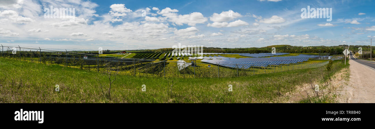 Solar pannels farm hi-res stock photography and images - Alamy