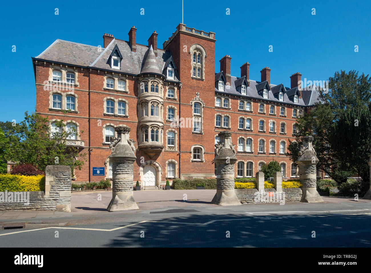 The front elevation of Malvern St James' School, a private school occupying the former Imperial Hotel, built c1969. Victorian architecture, oriel wind Stock Photo