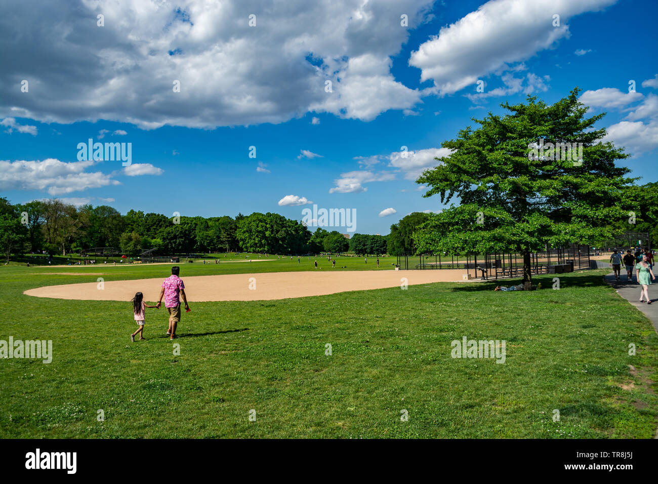 Father holding daughters hand hi-res stock photography and images - Alamy