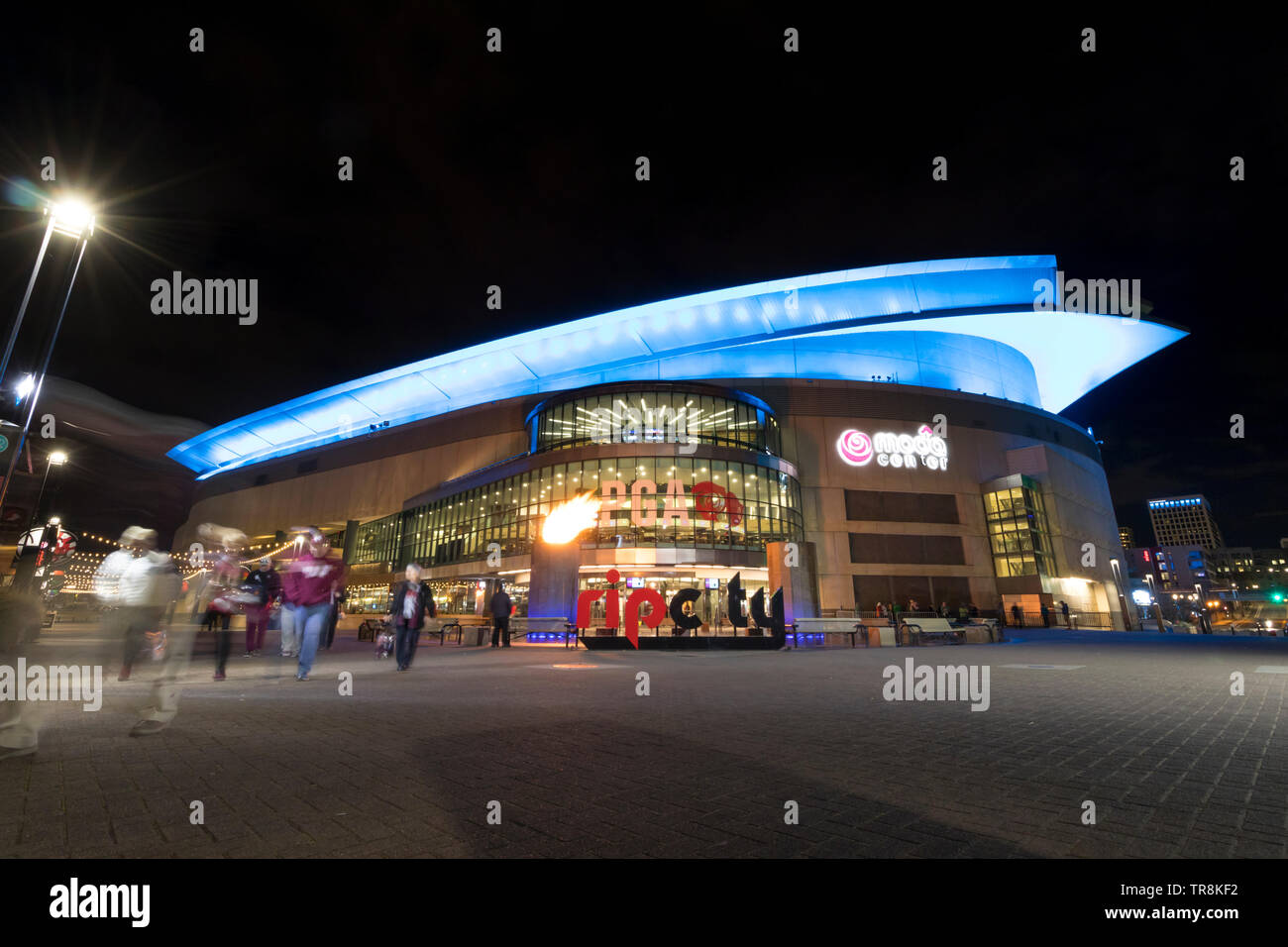 Moda center hi-res stock photography and images - Alamy