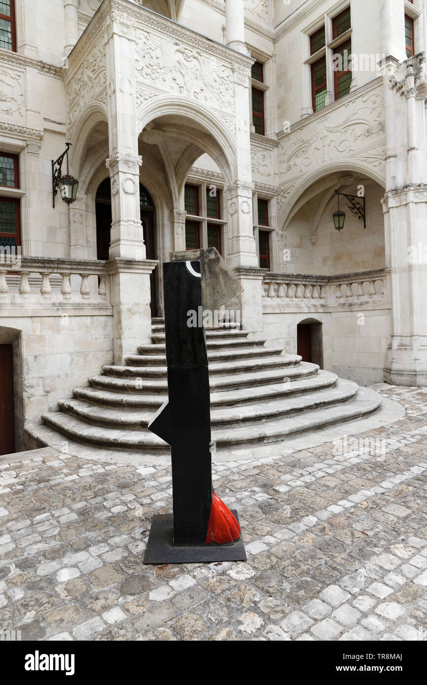 Tours, France.24th May,2019.The Jacky Coville sculpture presented at the Re-naissance(s) of the Capazza Gallery in the Hotel Goüin in Tours, France Stock Photo