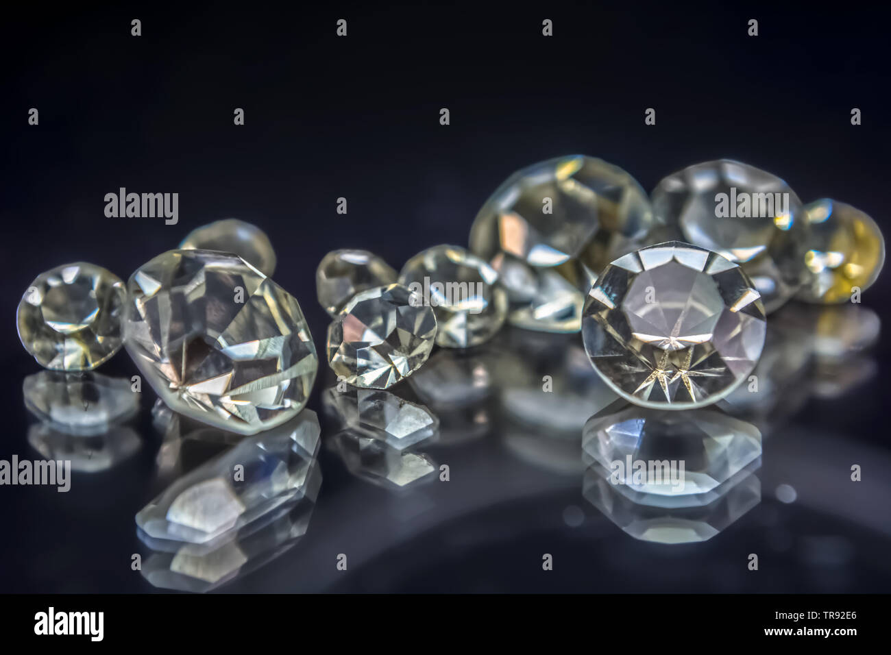 Diamond sizes hi-res stock photography and images - Alamy