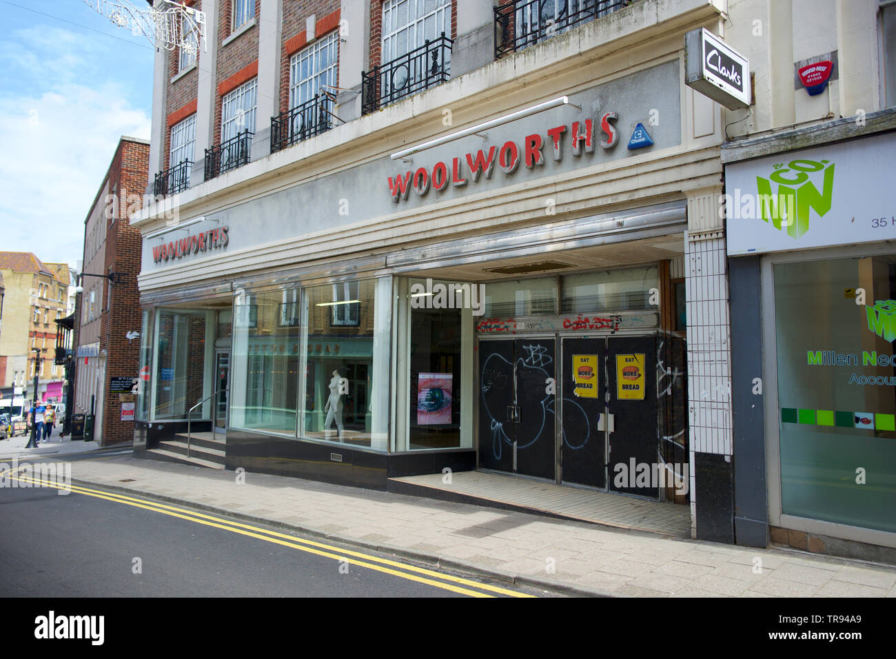 The former woolworths store hi-res stock photography and images - Alamy