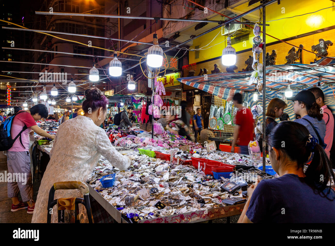 hk temple street night market