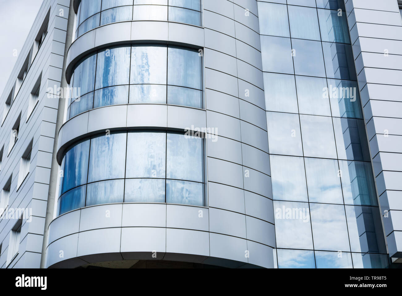 Clean facade hi-res stock photography and images - Alamy