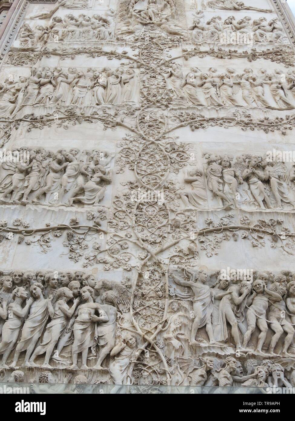 Close-up of the bas relief sculptures showing detail of the biblical panels on the front façade of the magnificent Orvieto cathedral. Stock Photo