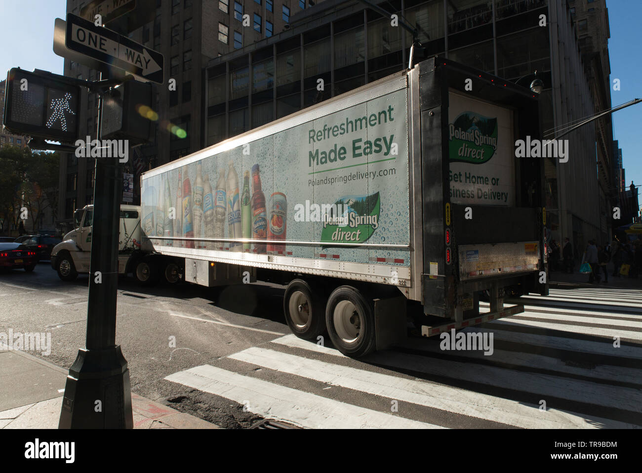 LKW, der Waren in Manhattan liefert, // Truck delivering goods in Manhattan, New-York, USA. Stock Photo