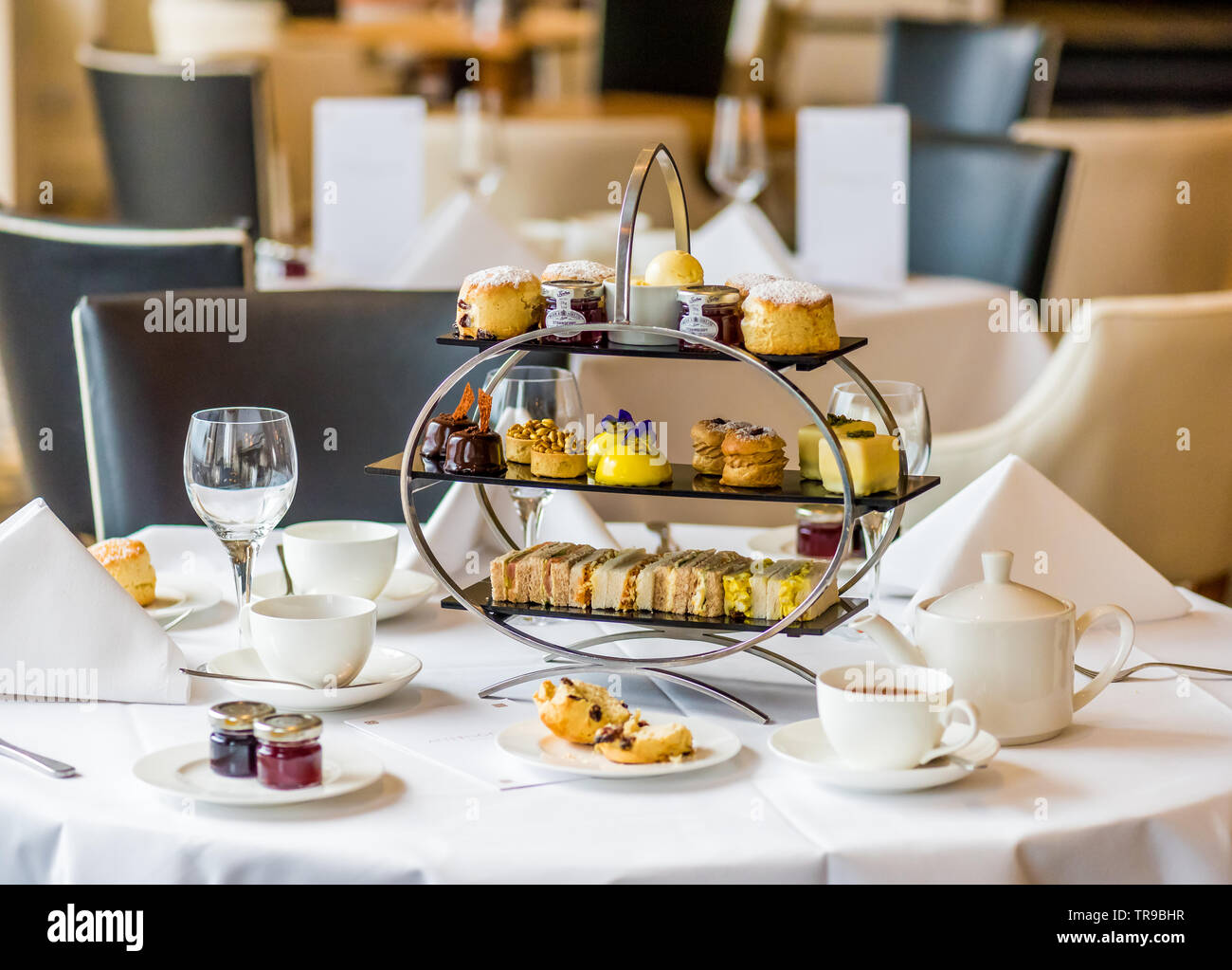 A traditional Devon and Cornish cream tea Stock Photo - Alamy