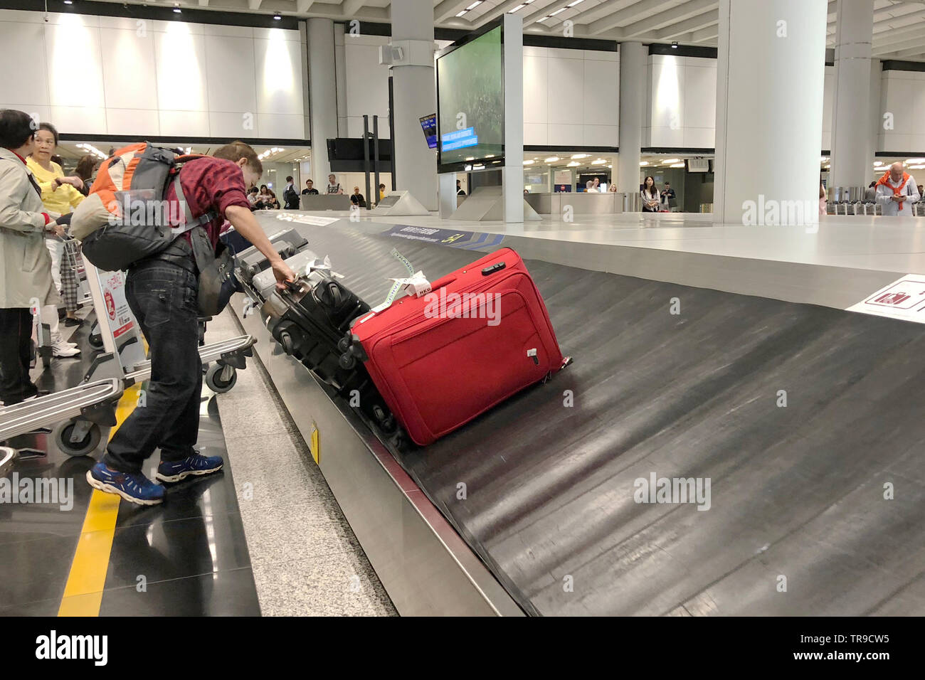 Luggage conveyor belt with personal suitcases moving around circle