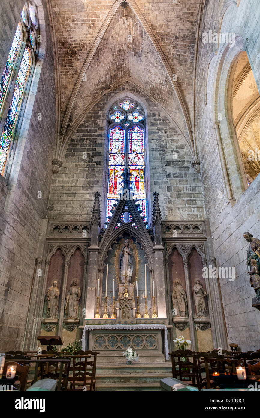 Saint-Emilion Collegiate Church (Eglise Collegiale) in Saint-Emilion,  France Stock Photo - Alamy