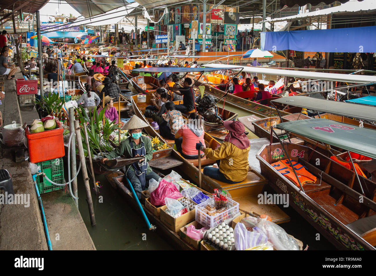 Crowded Damnoen Saduak Floating Market, Damnoen Saduak District, Ratchaburi Province, near Bangkok, Thailand, Asia Stock Photo